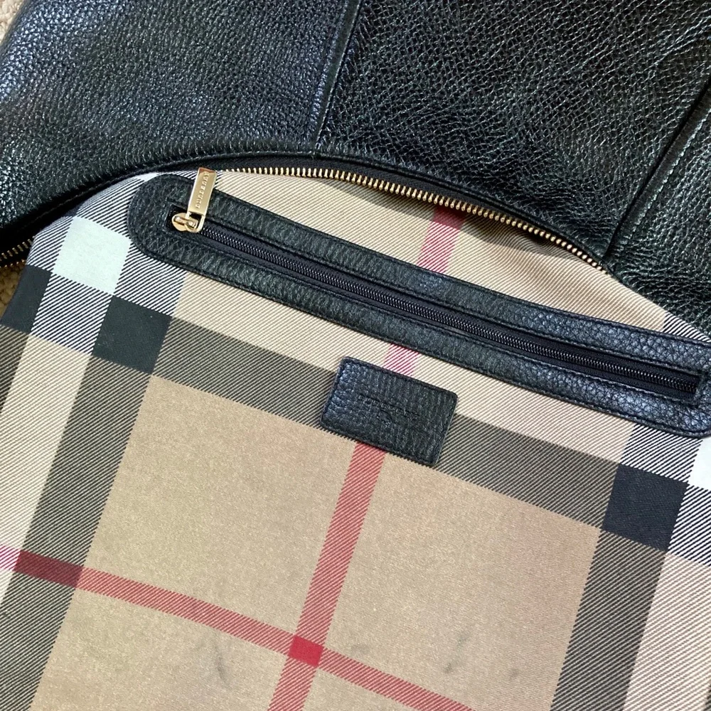 Burberry pebbled leather hobo medium-large - Picture 9 of 11